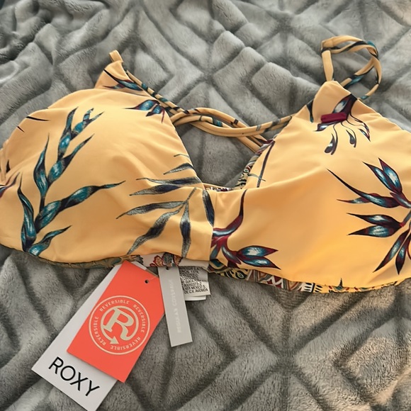 Reversible Roxy bathing suit top - Picture 2 of 3
